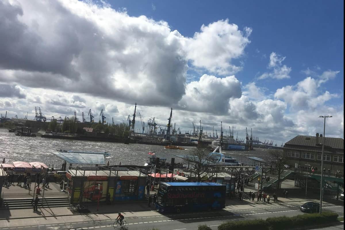 Hamburg: Private Guided Walking Tour Landungsbrücken, the port of Hamburg