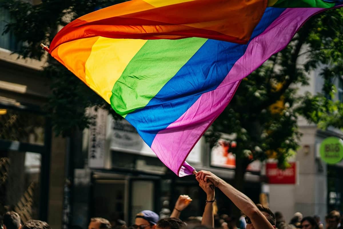 Hamburg: St. Pauli Queertour – 100 Years of Pride in St. Pauli Rainbow flag