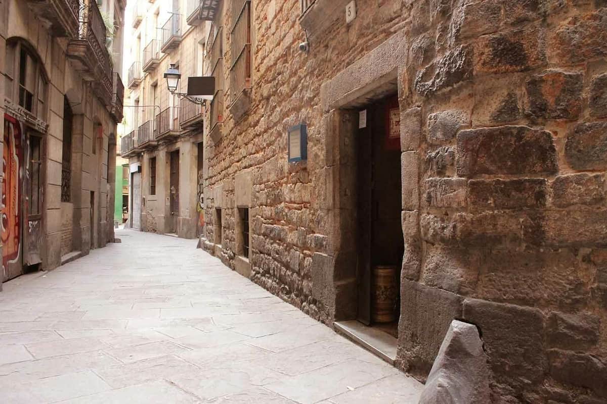 Jewish Quarter Barcelona: Guided Tour + Main Synagogue Skip The Line Entry Main Synagogue of Barcelona