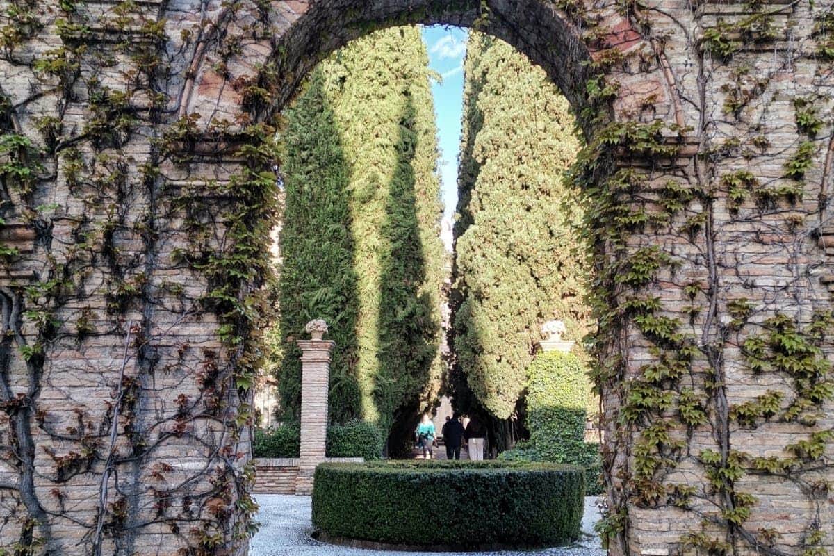 Granada: Historic Center Guided Tour JArdines