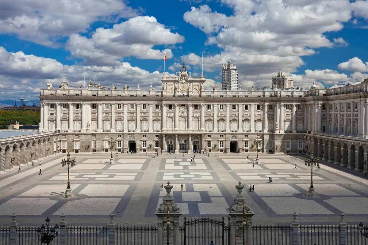 Palacio Real de Madrid: Entrada sin colas + visita guiada en grupo reducido (Madrid) Photo of product