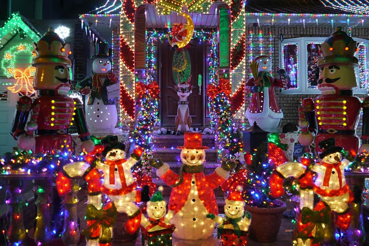 ニューヨーク:ダイカーハイツのクリスマスライトツアー(マンハッタン発) ダイカーハイツ・クリスマスライト