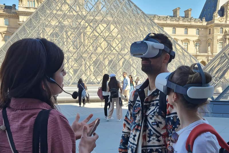 Paris: Outside the Louvre Immersive VR Tour Paris: Outside the Louvre Immersive VR Tour