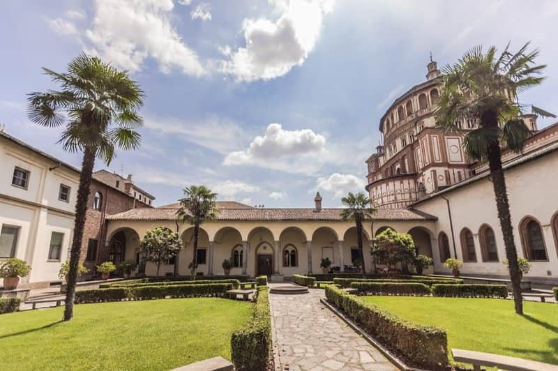 Milan: Guided Walking Tour + The Last Supper Skip The Line Ticket Last supper courtyard