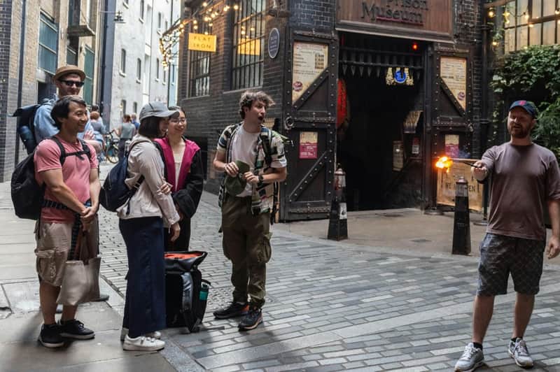 Londres : Visite guidée de Harry Potter + entrée au musée de la prison de Clink + croisière